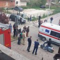 Horor u Novom Pazaru: Žena pala s četvrtog sprata na balkon na prvom spratu - u kritičnom stanju prevezena u bolnicu. Prve…