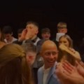 Србија плаче због овог снимка: Виктор се бори са раком, а оно што су му другари урадили на матури памтиће увек
