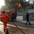 Požar u fabrici blizu Larise, obustavljen saobraćaj na autoputu Larisa - Atina