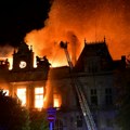 Demonstranti u francuskom Limožu spalili Gradsku kuću: Veliki deo zgrade iz 19. veka nestao u buktinji (video)