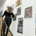 Čudesni svet boja novosadske koloristkinje Olivere Milić: Slikarska galerija u frizerskom salonu