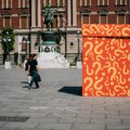 Foto vest: Misteriozna kutija osvanula u centru Beograda i izazvala radoznalost svih prolaznika