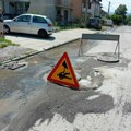 Smrad se širi naseljem u Valjevu: Niz ulice teče voda iz kanalizacije