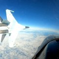 Neverovatan snimak presretanja kod Aljaske! Rusi i Amerikanci oči u oči: F-16 pratio bombarder, a onda je uleteo Suhoj -…