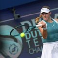 Andrejeva pobedila Švjontek za polufinale turnira u Dubaiju