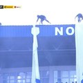 Neviđene scene na meču Novi Pazar - Partizan: Navijači s krova spustili parolu zbog koje je prekinut meč