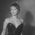 Emotivno i glamurozno: Miley Cyrus nosi arhivski Mugler komad koji je deo modne istorije
