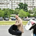 Prva fotografija ljube perućice sa ćerkom: Pevač drži naslednicu naslonjenu na grudima, prizor koji je sve raznežio