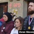 Hiljade Beograđana ispratilo studente iz Novog Pazara za Novi Sad
