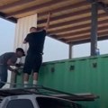 Odrekli se kuće i transportni kontejner pretvorili u dom: "Ne žalimo ni sekunde, uštedeli smo hiljade i hiljade evra" (video)…
