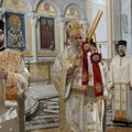 Počela proslava Božića u Srbiji, episkop Aleksej služi liturgiju u Hramu Svetog Save
