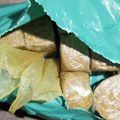 Zaplenjeno 200 kilograma duvana i 8.000 kutija cigareta