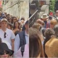 Хорде туриста опколили популарна јефтина места и мешатни не могу да изађу из куће због гужве: "Ово није одмор, ово је пакао"…