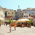 Herceg Novi: Kazne za šetanje u kupaćem kostimu i kampovanje kod Titove vile
