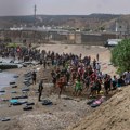 Španija će rasporediti vojsku u Seuti nakon što su hiljade ljudi prešle granicu