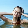 Како морска вода утиче на кожу: спас против акни или пречица до иритације и црвенила