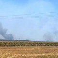 Požar u Deliblatskoj peščari vidi se i iz okolnih gradova: Put Kovin-Bela Crkva zatvoren (video)