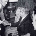 Kirk Daglas družio se s Titom, Majkl nasledio misterioznu skulpturu iz Jugoslavije: Titov poklon najverovatnije je iz Srbije