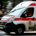 Autobus sleteo s puta i zakucao se u drvo u Nišu: šestoro povređenih, među njima i deca