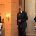 Vučić stigao u Jelisejsku palatu na svečanu večeru koju priređuje Makron