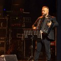 Ako je publika osetila da je ponovo među nama, uspeli smo: Borko Radivojević predvodio orkestar na koncertu u čast Tome…