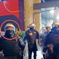 ANEM ALARM: Policija ispred zgrade Pinka tukla novinara Veselina Petrovića – štitom, i palicom, pa mu zgažen telefon