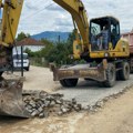 Cvetanović i Martinović obišli radove na rekonstrukciji dela puta između Strojkovca i Vučja