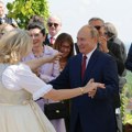 "Preselila sam knjige, odeću i ponije": Naočigled celog sveta plesala je valcer sa Putinom, a sada se uselila u stan u Sankt…