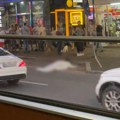 Uznemirujuće! Težak udes na BULEVARU KRALJA ALEKSANDRA: U sudaru poginuo motociklista, a policajac povređen (video)