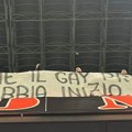 Navijači Milana transparentom isprozivali Interovu proslavu titule