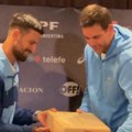 Del potro oduševio Đokovića nesvakidašnjim poklonom: Ovo Novak nije mogao da predvidi! (video)