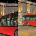 "Šta uradi čovek, zaista šok": Vozač GSP sa Šri Lanke pokušao da okrene autobus u Glavnoj ulici u Zemunu (Video)