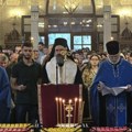 Ikona iz Muzeja SPC stigla u hram Svetog Simeona na Novom Beogradu Stotine vernika moli se za zdravlje (foto)