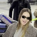 Muž pred svima rekao da bi je prevario, ona pokušala da izbegne medije: Stigla sa nastupa, pa bežala po aerodromu