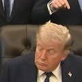 (Video) Ustaj, spavalice! Trampa sustigla Bajdenova "bolest" (a njemu se smejao): Zadremao usred mitinga u Beloj kući, malo je…