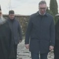 Vučić obilazi manastir u selu Lepčince kod Vranja, regionalni mediji javljaju da neće posetiti školu u Lučanima