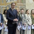 Vučić uručio ugovore o radu najboljim diplomcima: "Ovo je postala tradicionalna akcija, ono čime se ponosimo"