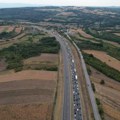 Kilometarska kolona na auto-putu Niš-Beograd kod petlje Pojate