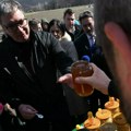 "Za nas je Zlot veoma važno mesto" Vučić: Država je tu da pomogne svima koji žele da šire svoje poslove (foto)