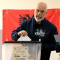Zatvaraju se birališta u Albaniji: Rama traži četvrti mandat, izlaznost ispod 40 odsto