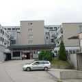 Ministri u tajnosti, bolnica pod šminkom i blokadom, novinaroi pod ključem