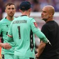 Nije navikao bez trofeja: Pep se svađao, pa ipak čestitao Palasu