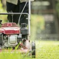 Otac poznatog glumca kosio travu, pa ostavio Srbiju bez reči: Sve što vam trebaje da vas neko ovoliko voli