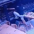 Prvi snimci zemljotresa u Turskoj: Devojčica (14) poginula, ljudi panično beže i iskaču kroz prozor (video)