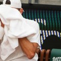 Loše vesti za Novaka, ništa od najveće senzacije na Vimbldonu: Dimitrov vodio 2:0, pa predao Janiku Sineru!