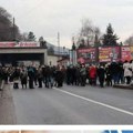 Blokaderi u Užicu sinoć maltertirali autobus pun dece koja se vraćaju sa mora