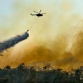 Požari bukte kod Jagodine: Vatru gase i dva helikoptera MUP-a Srbije VIDEO