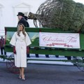 Melanija Tramp tradicionalno dočekala božićnu jelku u Beloj kući