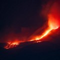 Najčuveniji vulkan u Evropi izbacio lavu: Spektakularni prizori erupcije, evo kolika opasna preti obližnjim selima (video)