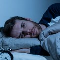Ako se probudite u 3 ujutru i ne možete da zaspite, nikako ne pravite ovu grešku: Vojni trik od 60 sekundi koji mozak…